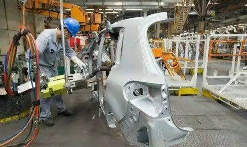 走进上汽大众 探访汽车工厂，感受精益造车的智慧与魅力